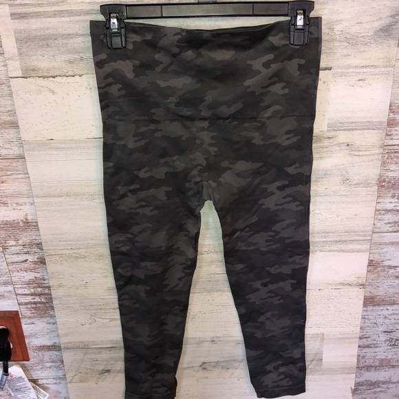 SPANX Look at Me Now Seamless Cropped Leggings black camo size large LEGGINGS​​ - Picture 6 of 13